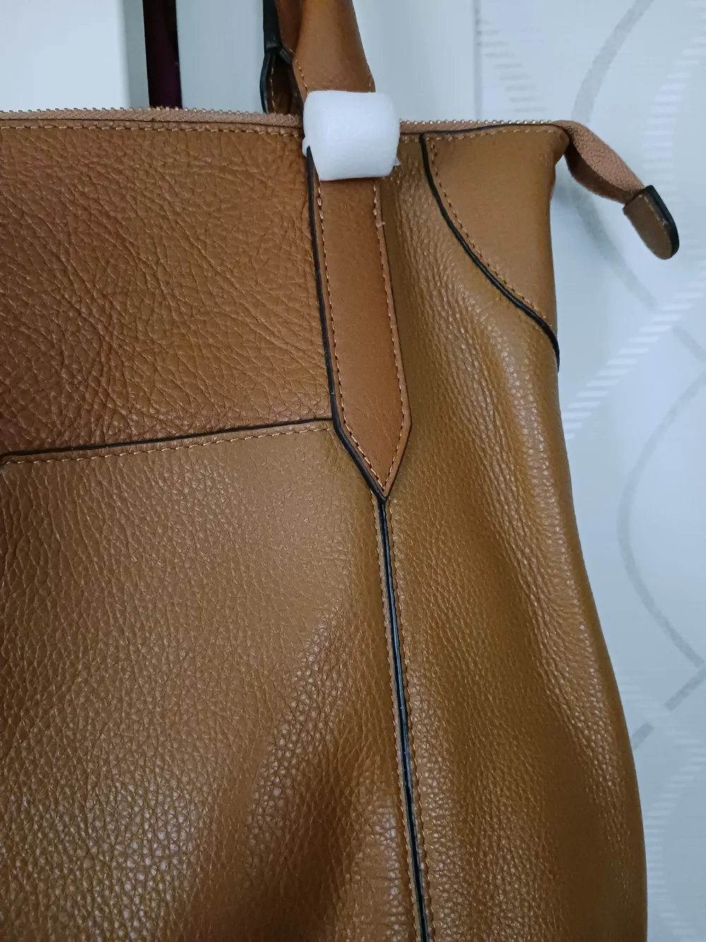 NWOT Lodis Tan Leather Tote Bag - Classic Women's Handbag
